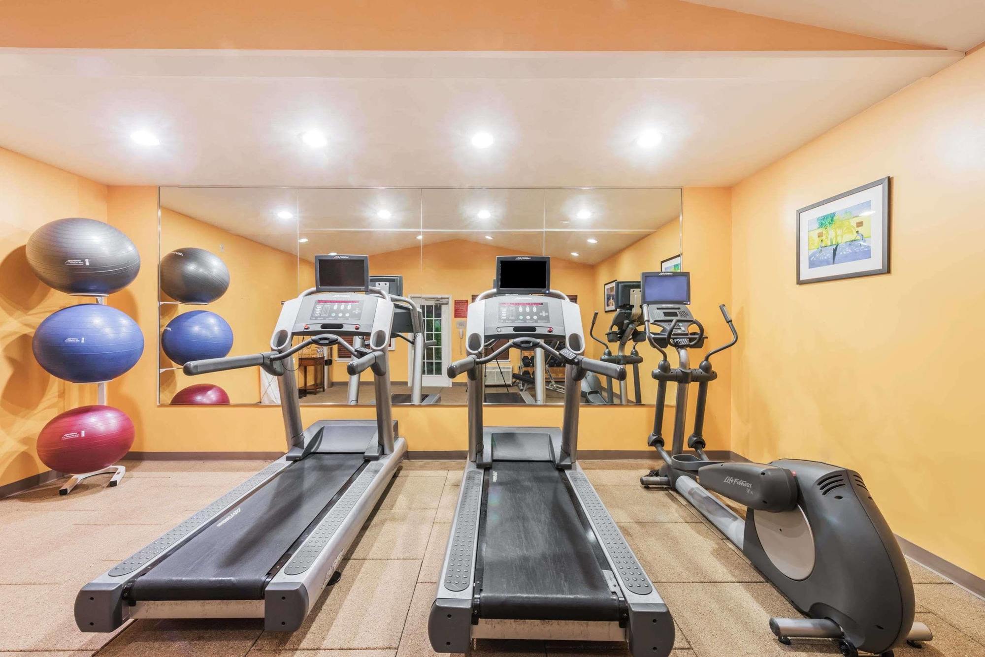 Hawthorn Suites Fort Worth University エクステリア 写真
